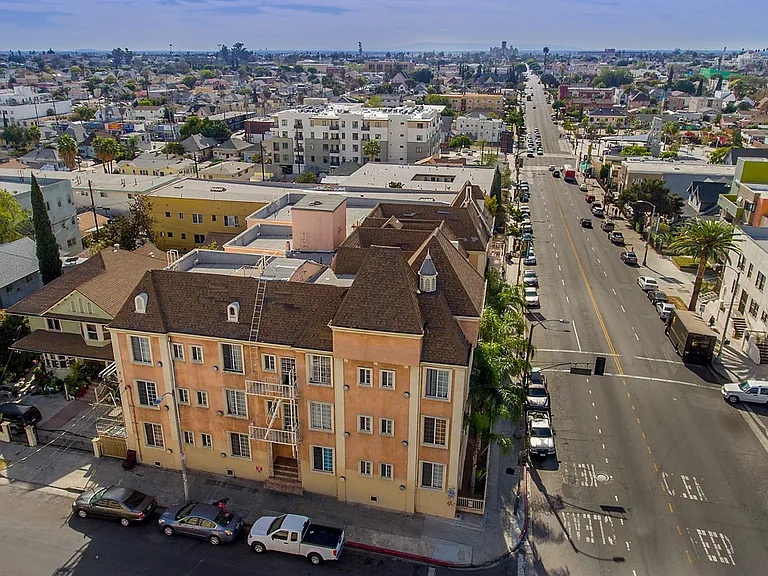 Soto Rose Apartments — Photo 83