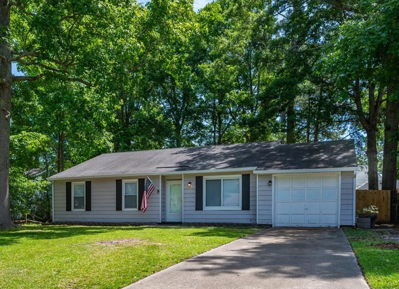 3 bed, 1.5 bath, 1457 sqft, $2,200 — Photo 2