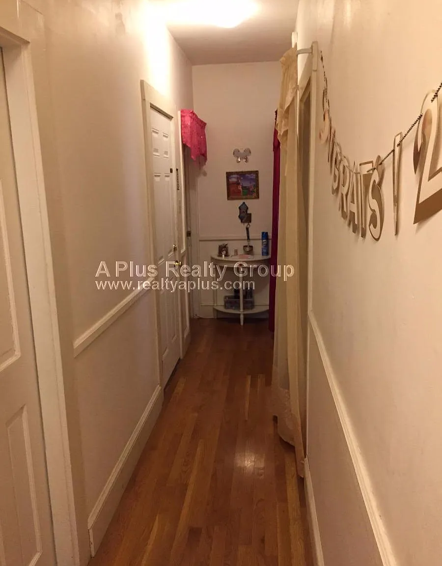 3 bed, 1.0 bath, 1000 sqft, $3,099 — Photo 4