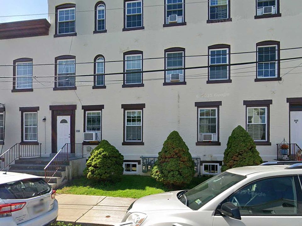 1st image of 206 Franklin St #9