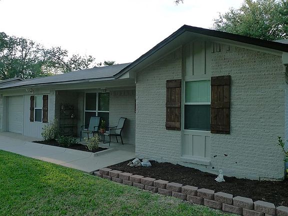 2nd image of 412 Lexington Ln