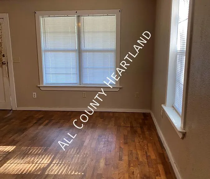 219 W Kenworthy St — Photo 5