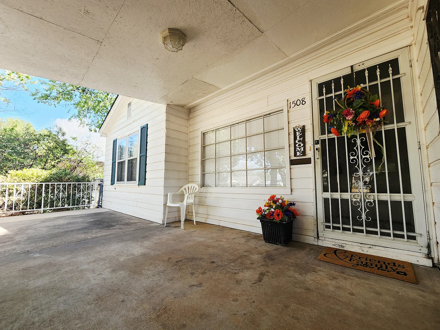 3 bed, 1900 sqft, $1,100 — Photo 2