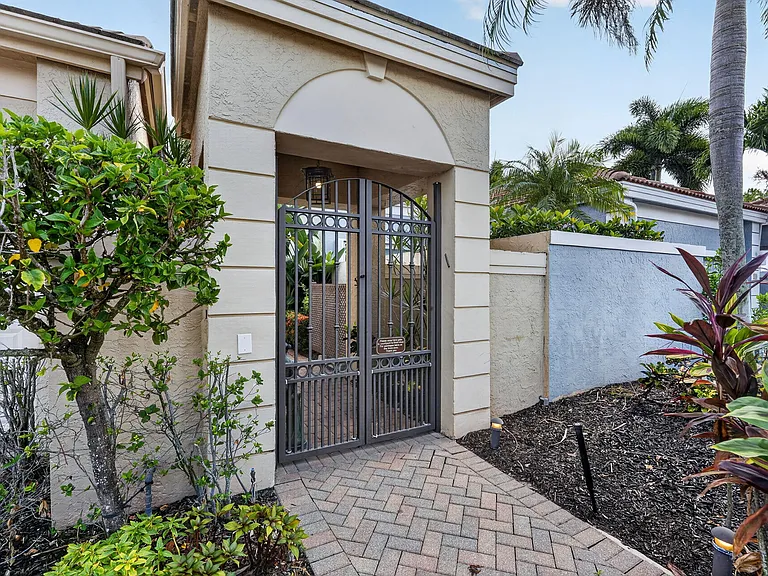 210 Coral Cay Ter — Photo 2