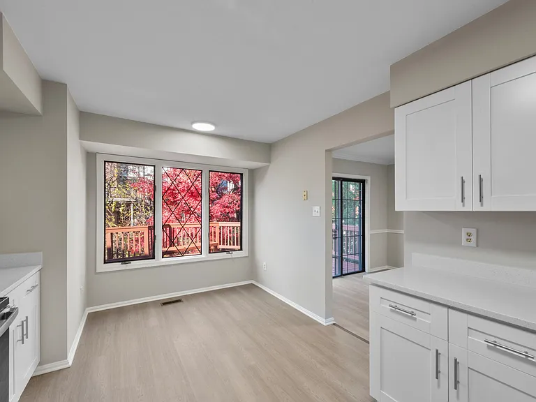 20 Rhodes Pl — Photo 4