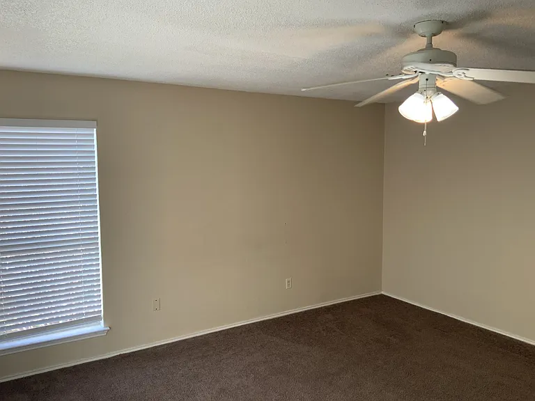 705 Little Fox Ln — Photo 36