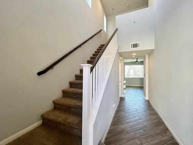 26872 Albion Way — Photo 2