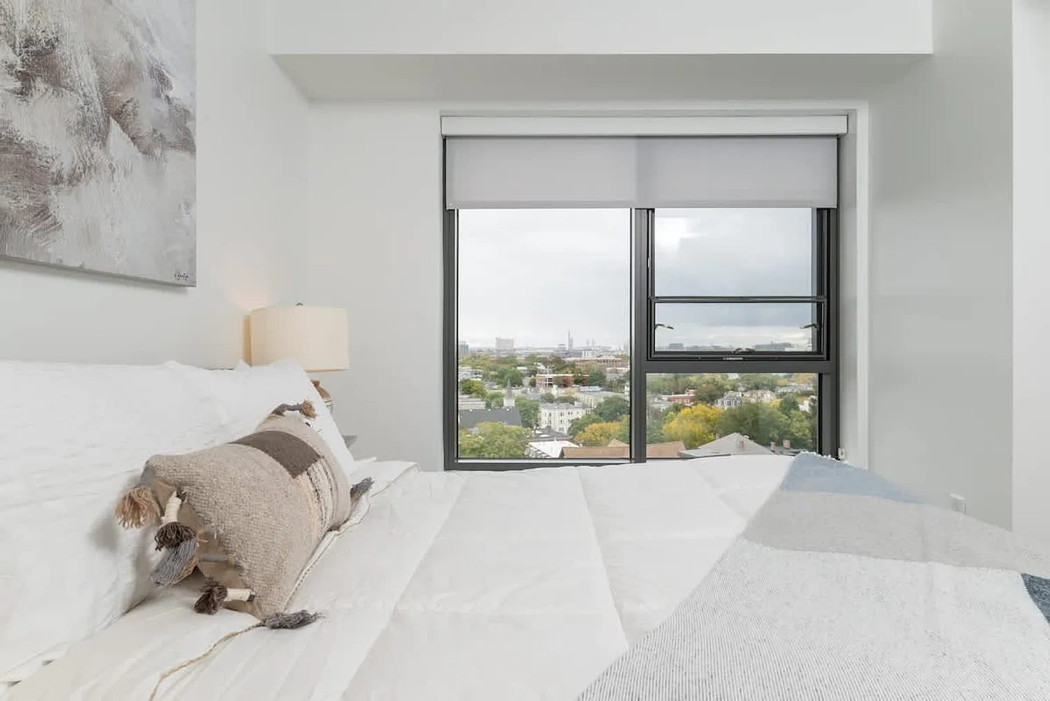 2 bed, 2.0 bath, 807 sqft, $8,391 — Photo 4