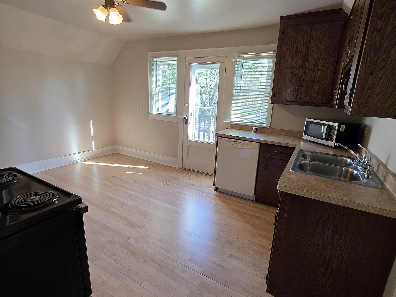 2 bed, $1,095 — Photo 2