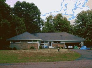 7 Lake Hills Rd, Troy, NY 12180