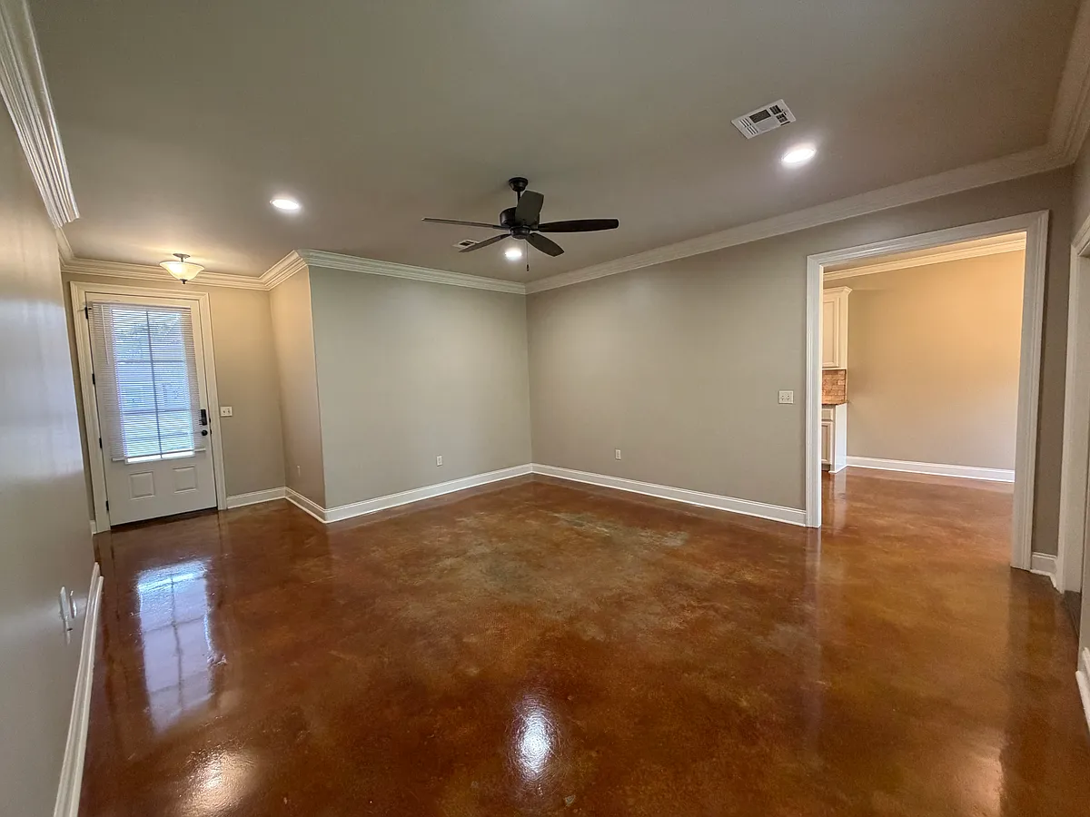 Building Photo - 132 Sugar Creek Dr