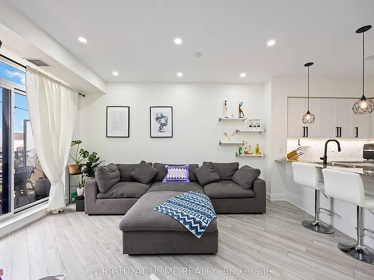1060 Sheppard Ave W #1521 — Photo 36