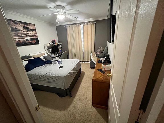 4th image of 3381 E Clifton Ave