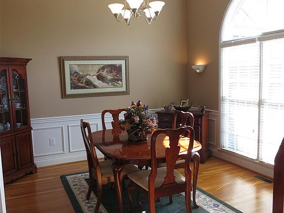 5th image of 221 Juniper Dr