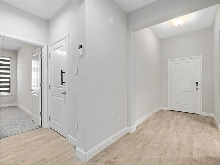 832 Wilmott Ter — Photo 4