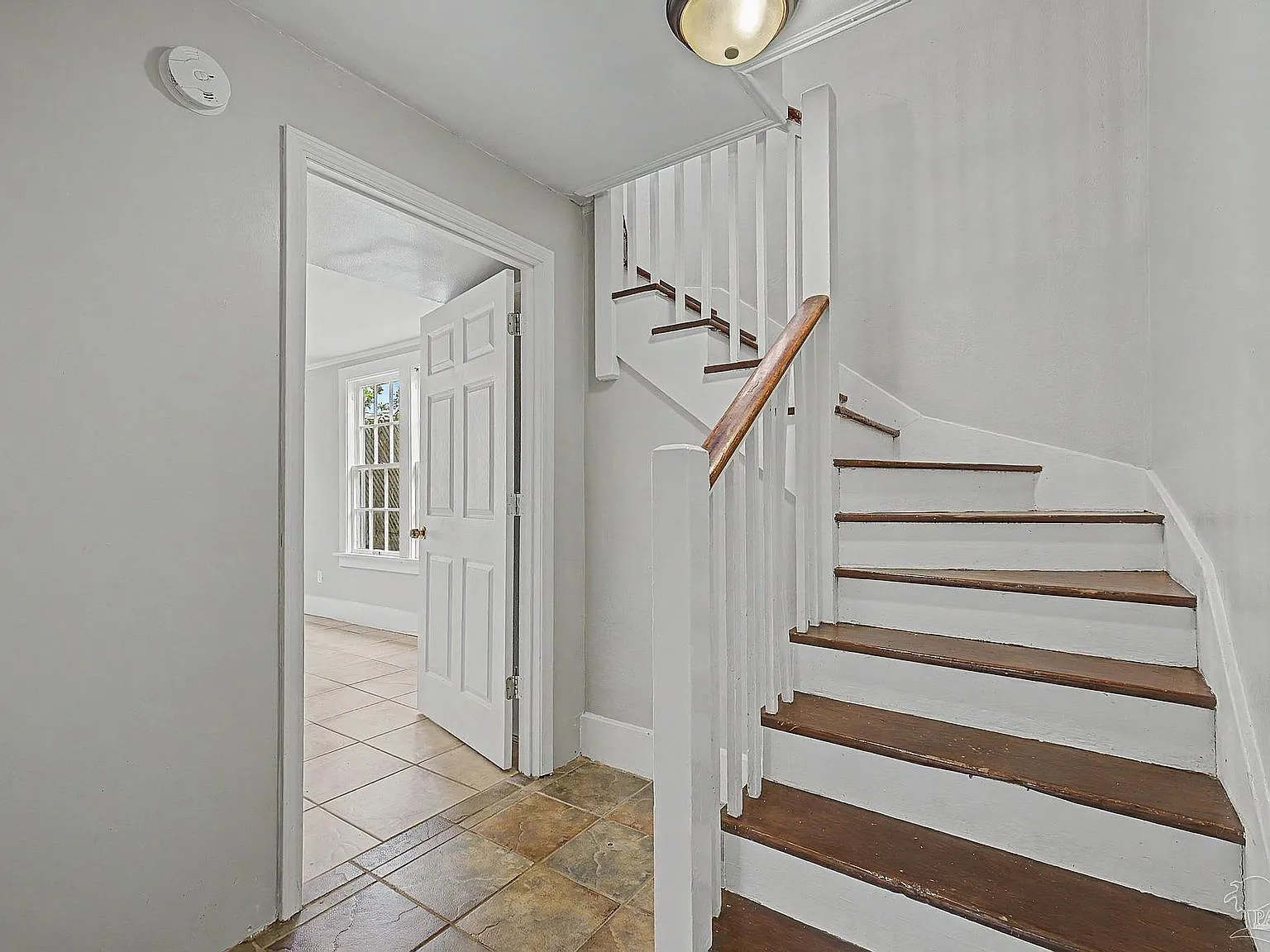 3 bed, 1200 sqft, $1,750 — Photo 4