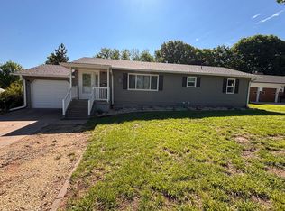 910 Walnut St, Wamego, KS 66547
