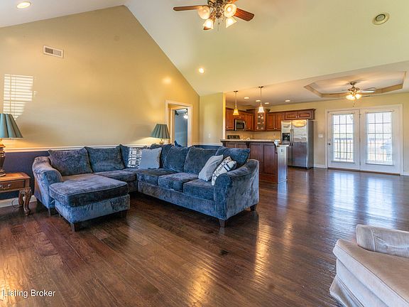 3rd image of 185 Twin Lakes Dr
