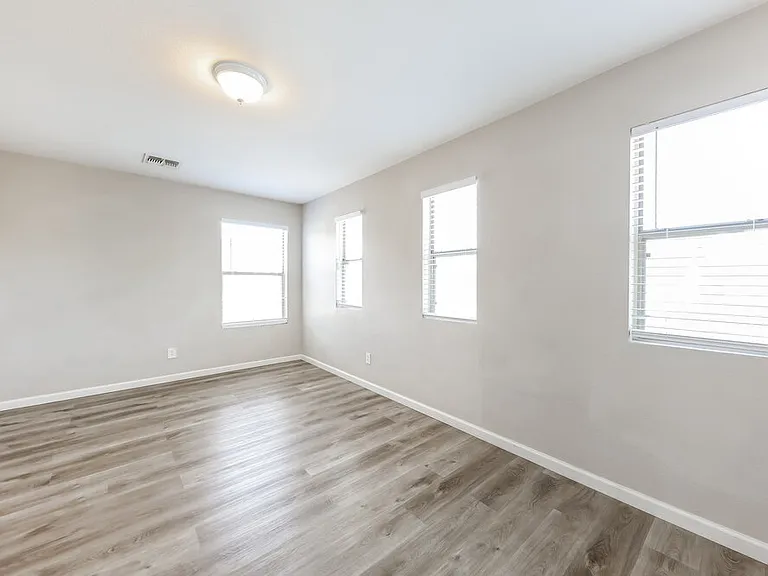 11215 W Garfield St — Photo 15