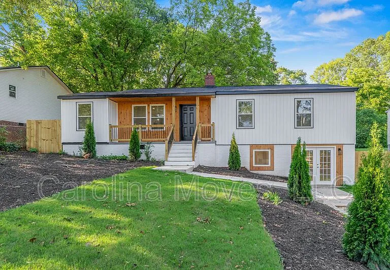 10 Valley View Ln — Photo 1