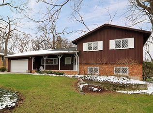 23W041 Red Oak Dr, Glen Ellyn, IL