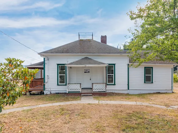 821 NW 5th St, Toledo, OR 97391