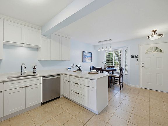 4th image of 11757 207th St #30