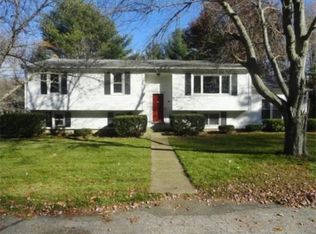 75 Chaucer Dr, North Kingstown, RI 02852