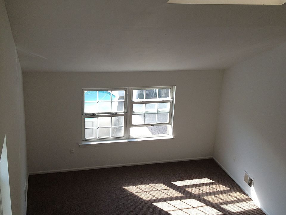 2nd image of 1271 N Railroad Ave