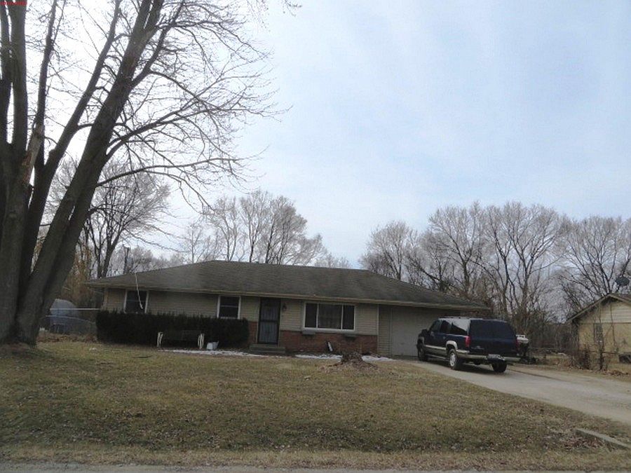 1st image of 909 Crystal Dr