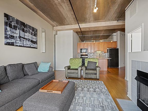 2nd image of 833 W 15th Pl Unit 505