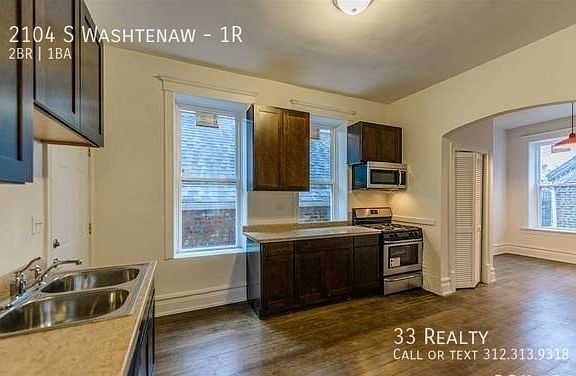 2nd image of 2104 S Washtenaw Ave APT 1R
