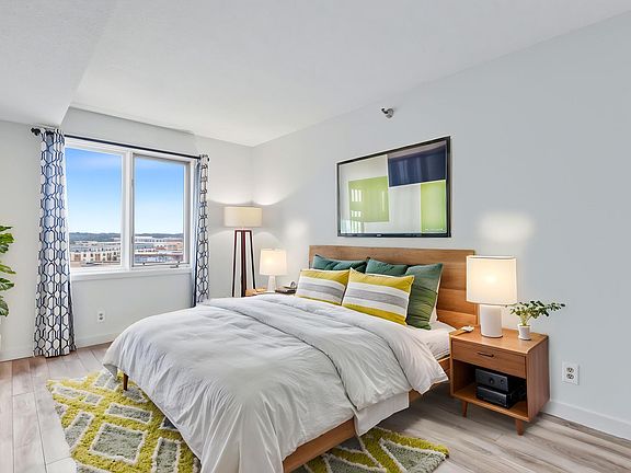 3rd image of 300 Walnut St Unit 706