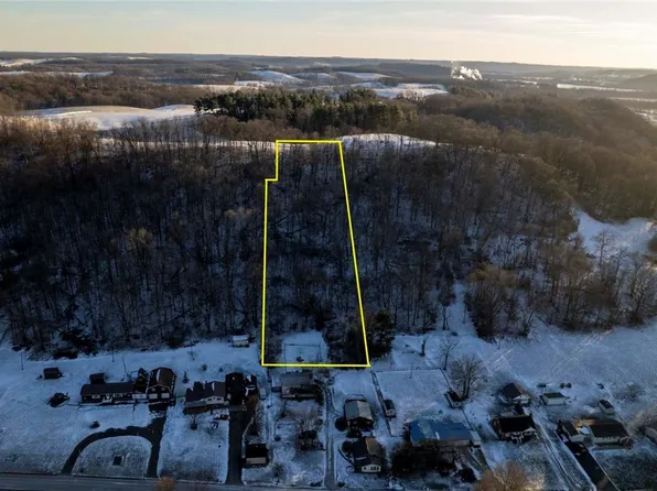 1425 Cassingham Hollow Dr, Coshocton, OH 43812