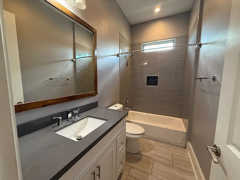 full bath in between 2 guest rooms and laundry room
