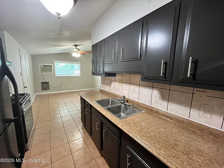 1598 Custer Dr — Photo 6