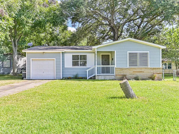 6731 W Bayou Dr, Hitchcock, TX 77563
