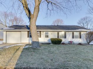 1307 Dogwood Ln, Bloomington, IL 61704