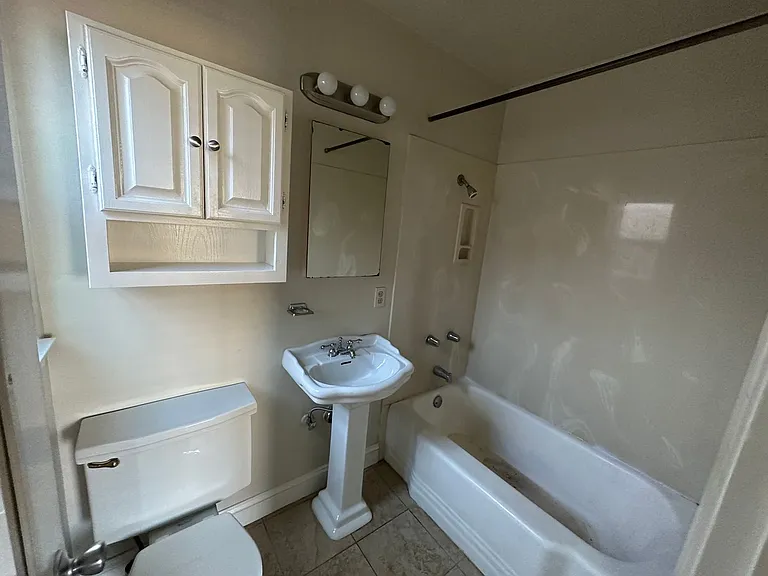 880 Park Dr — Photo 11