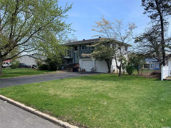 172 Wittberg Street, Brentwood, NY 11717