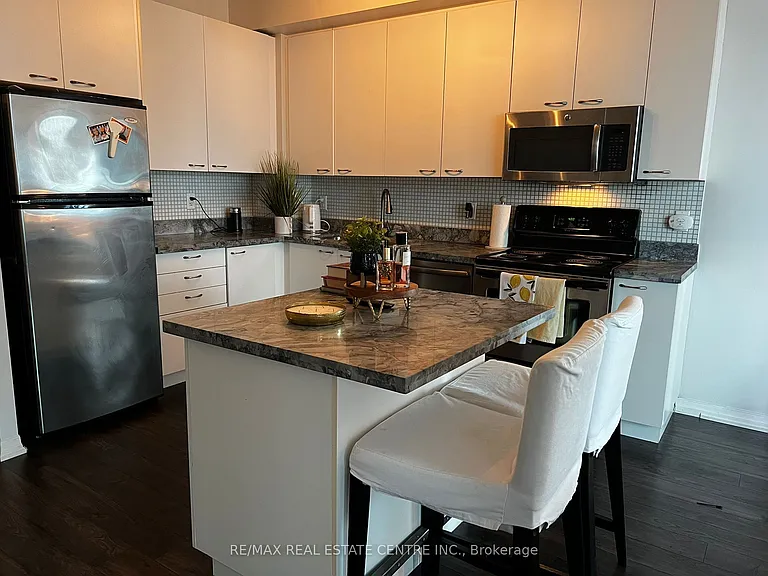 3939 Duke Of York Blvd #913 — Photo 5