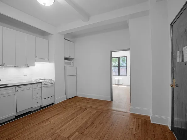 19 West 69th Street image 1 of 13