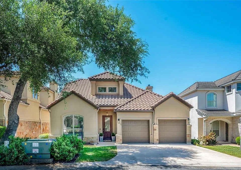 15 Chandon Ln