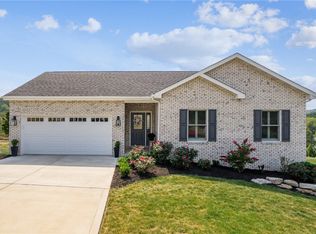 305 Lauraine Ct, Pleasant Unity, PA 15676