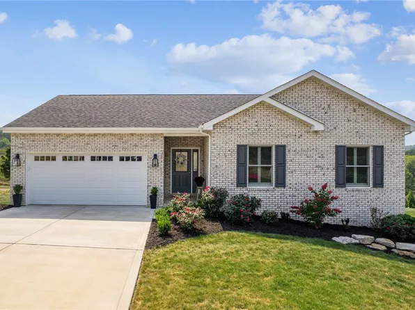 305 Lauraine Ct, Pleasant Unity, PA 15676