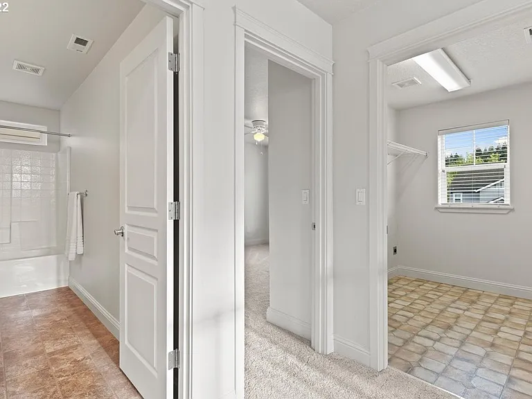 8020 NE 20th St — Photo 15