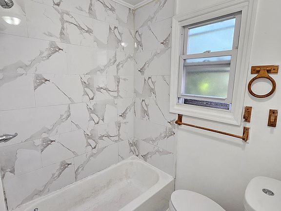 4th image of 654 20th Ave #2