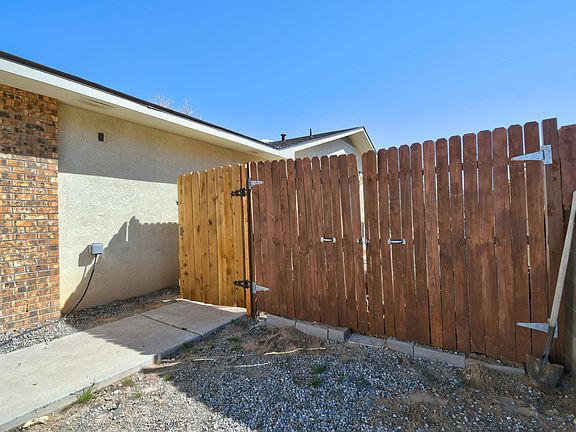 3rd image of 48 Parkside Rd SE