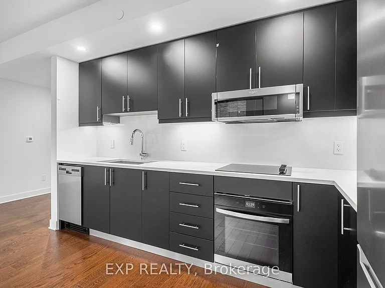 180 George St #1301 — Photo 10