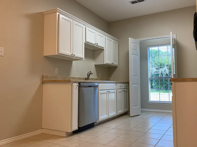 103 Lindas Creek Ln — Photo 9